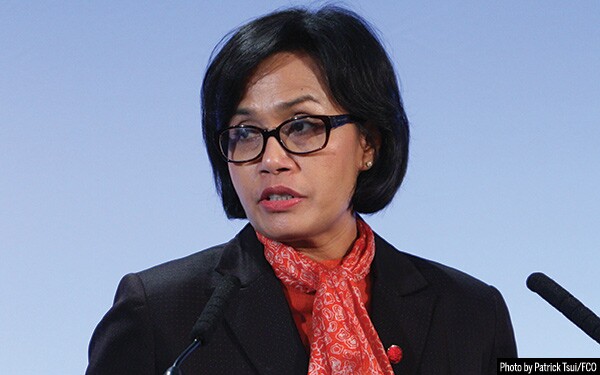 sri mulyani indrawati feet 6