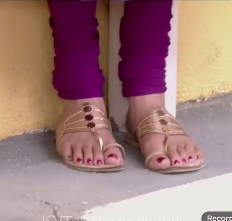 sriti jha feet