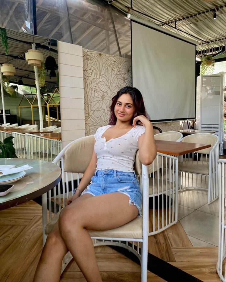 srushti bannatti feet 1