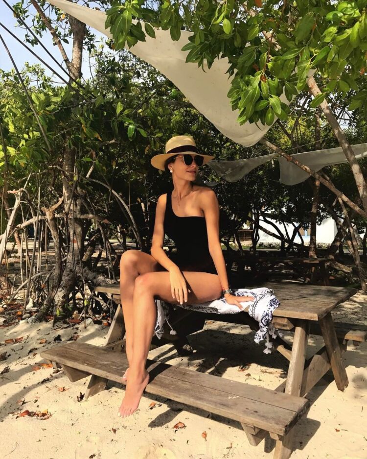 stefania fernandez feet 5