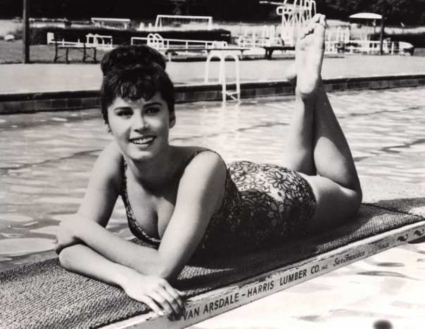 stefanie powers feet