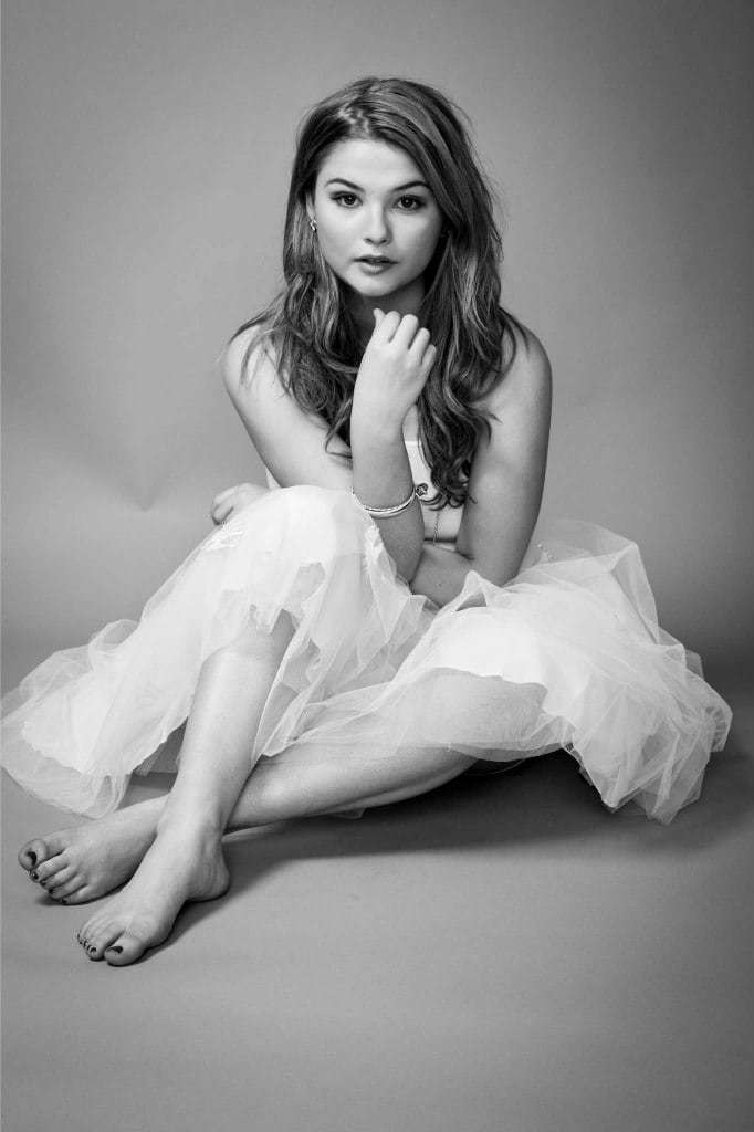 stefanie scott feet