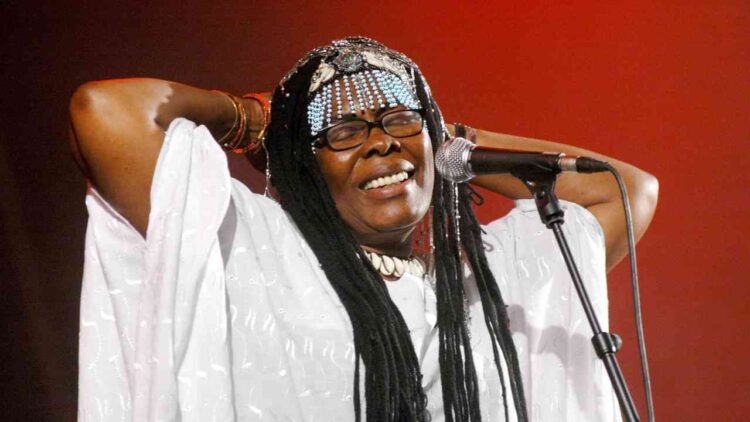 stella chiweshe feet 5