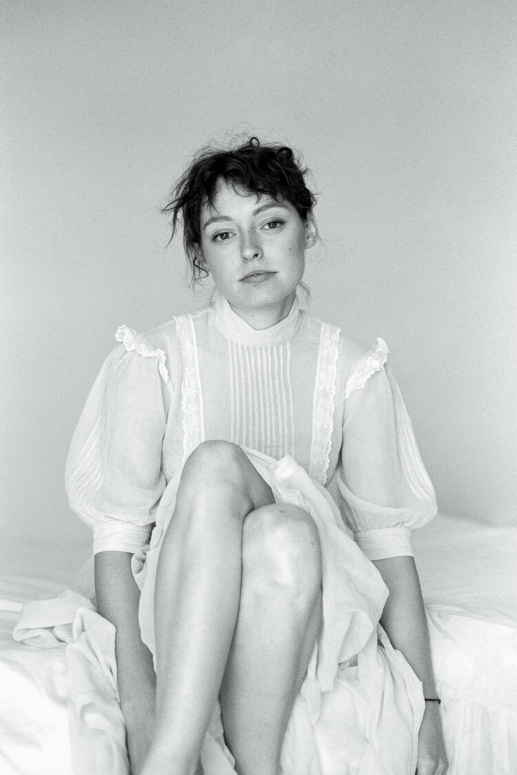 stella donnelly feet 1
