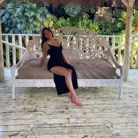 stephanie alvarez feet