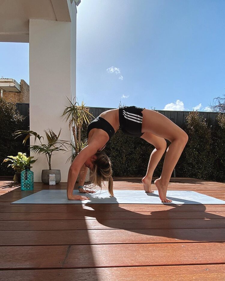 stephanie claire smith feet 5