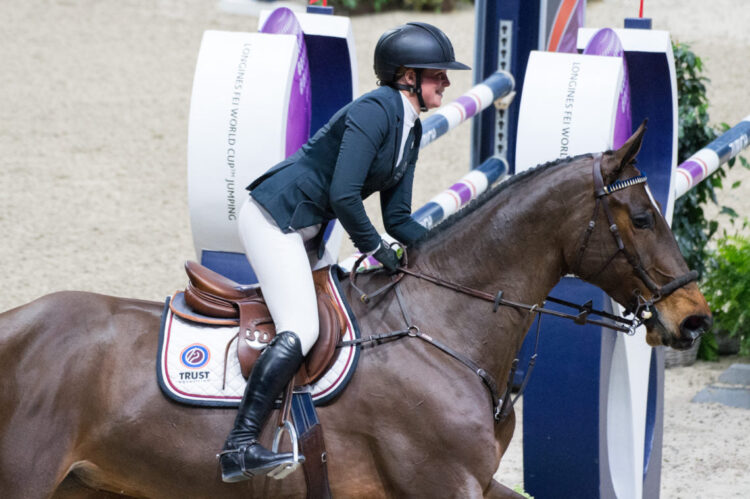 stephanie holmen feet