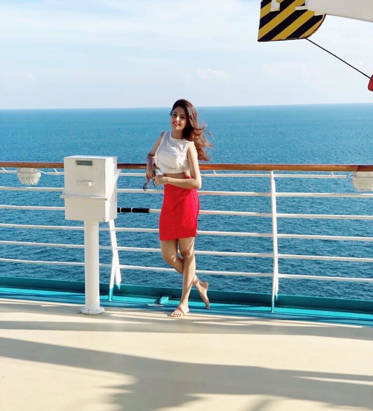 sugandha mishra feet 5