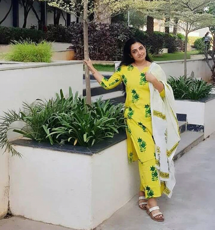 sujitha dhanush feet 2