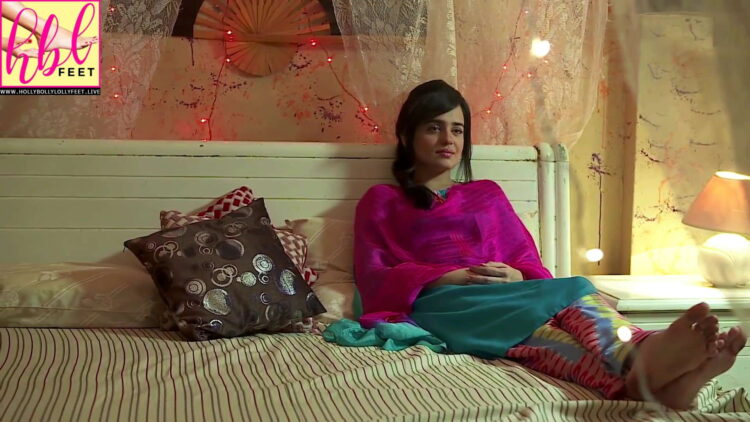 sumbul iqbal khan feet 3
