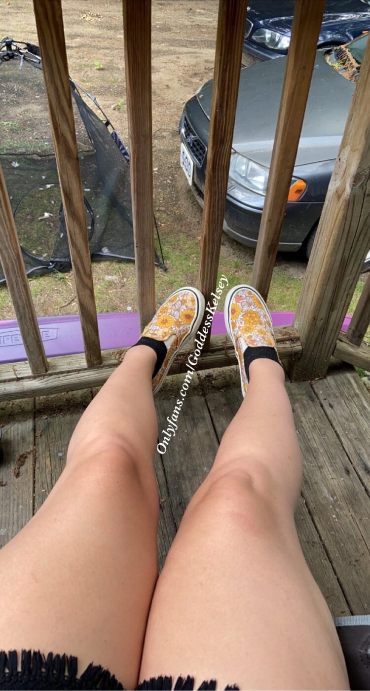 summer kellsey feet 3