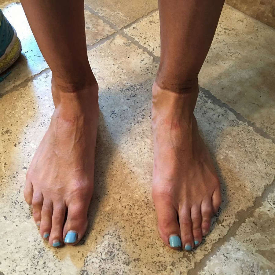 summer sanders feet 4