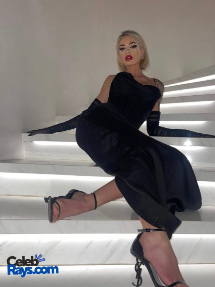 summer soderstrom feet 6