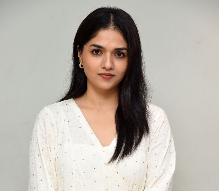sunaina yella feet 2