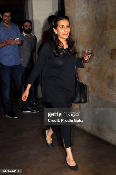 sunita kapoor feet 6