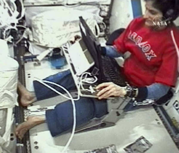 sunita williams feet 1