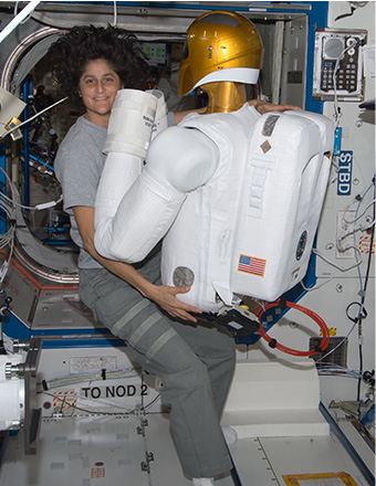 sunita williams feet 2