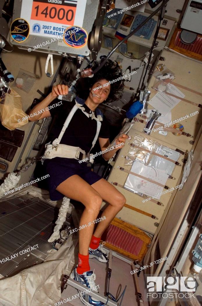 sunita williams feet 4