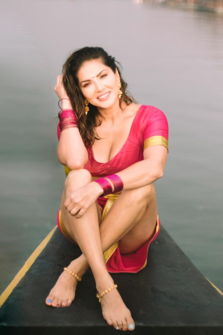 sunny leone feet 4