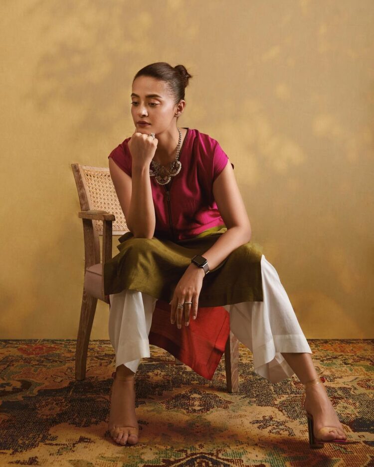 surveen chawla feet 2