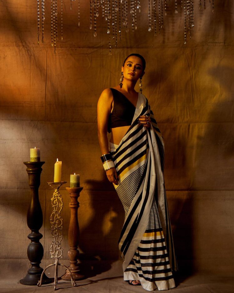 surveen chawla feet 6