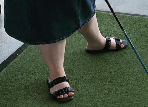 susan broxson feet 5