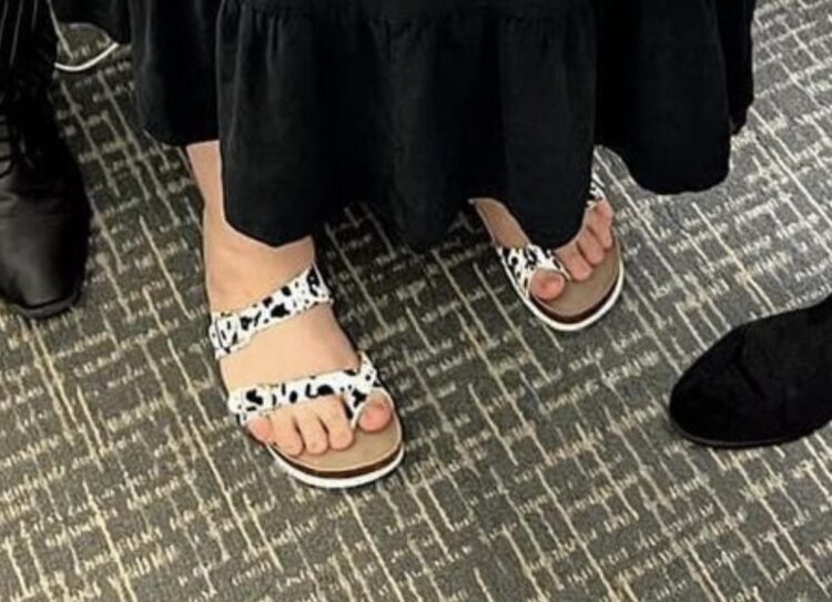susan broxson feet 6