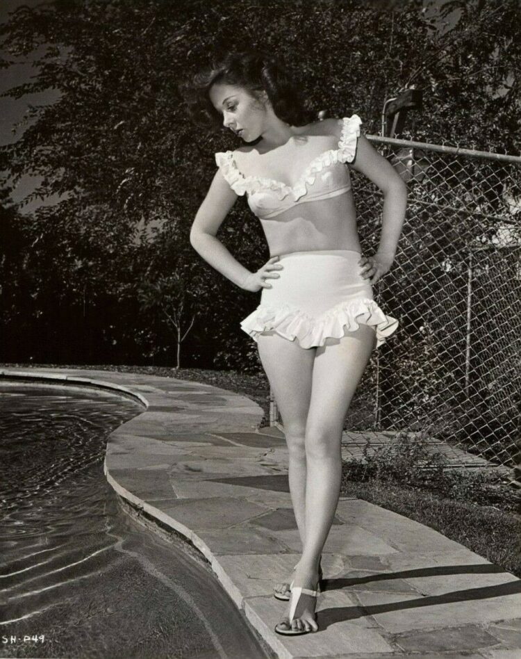 susan heyward feet 4