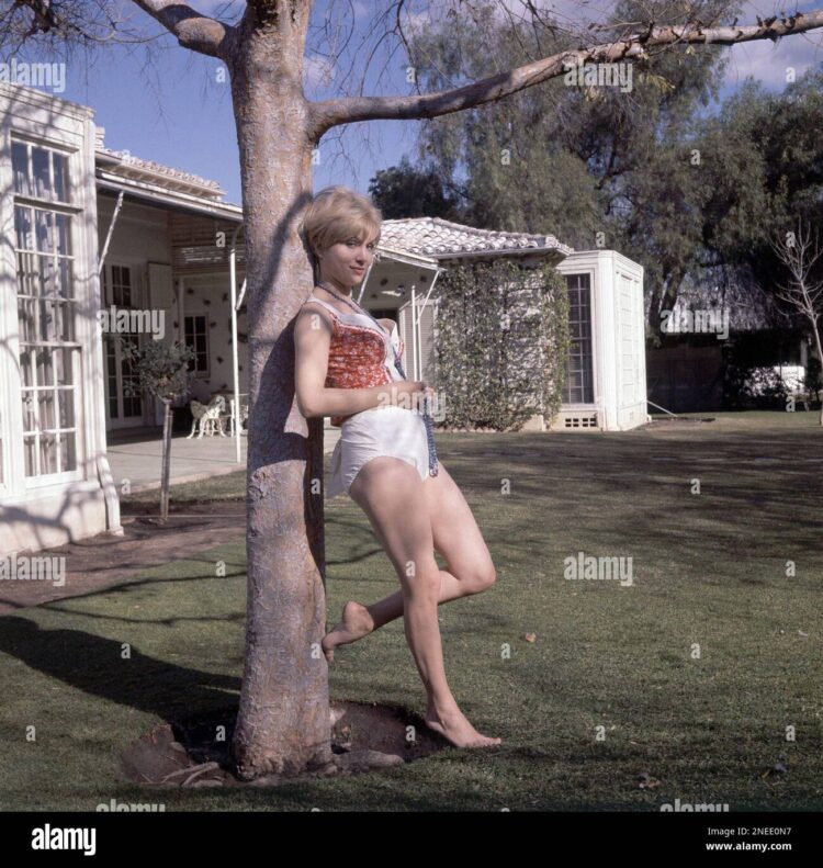 susan oliver feet 4