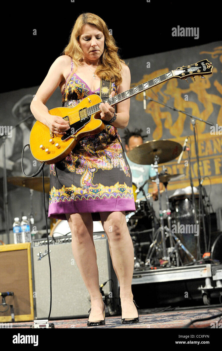 susan tedeschi feet 3