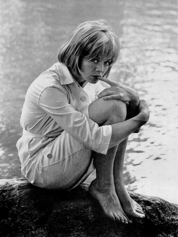 susannah york feet