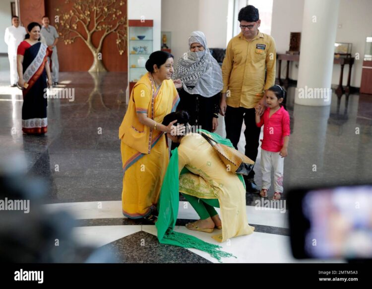 sushma swaraj feet 4