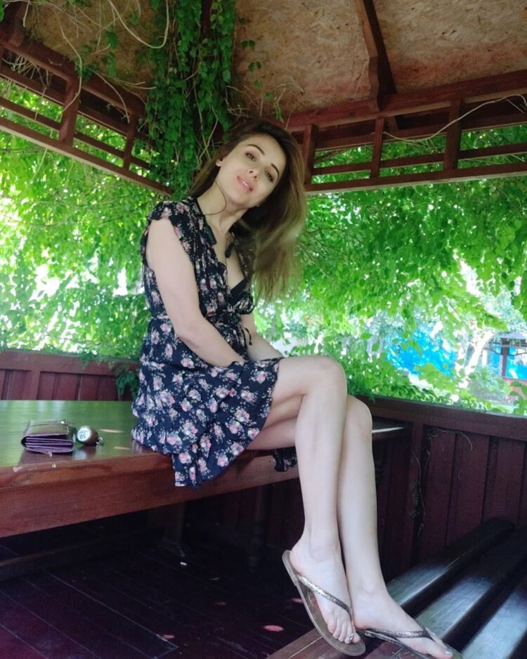 suzanna mukherjee feet