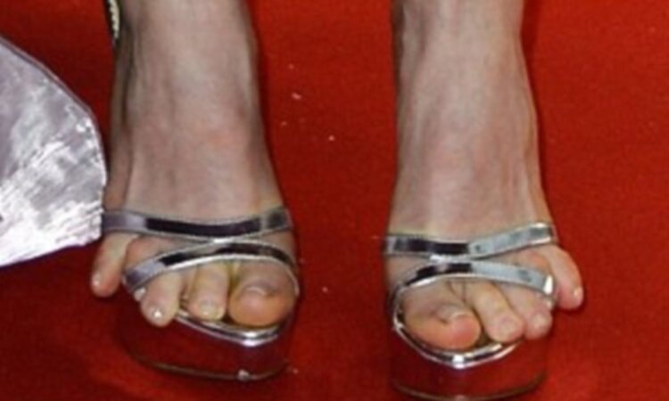 suzanne list feet 4