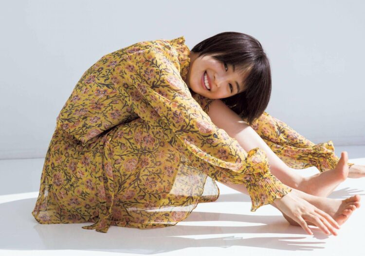 suzu hirose feet 4