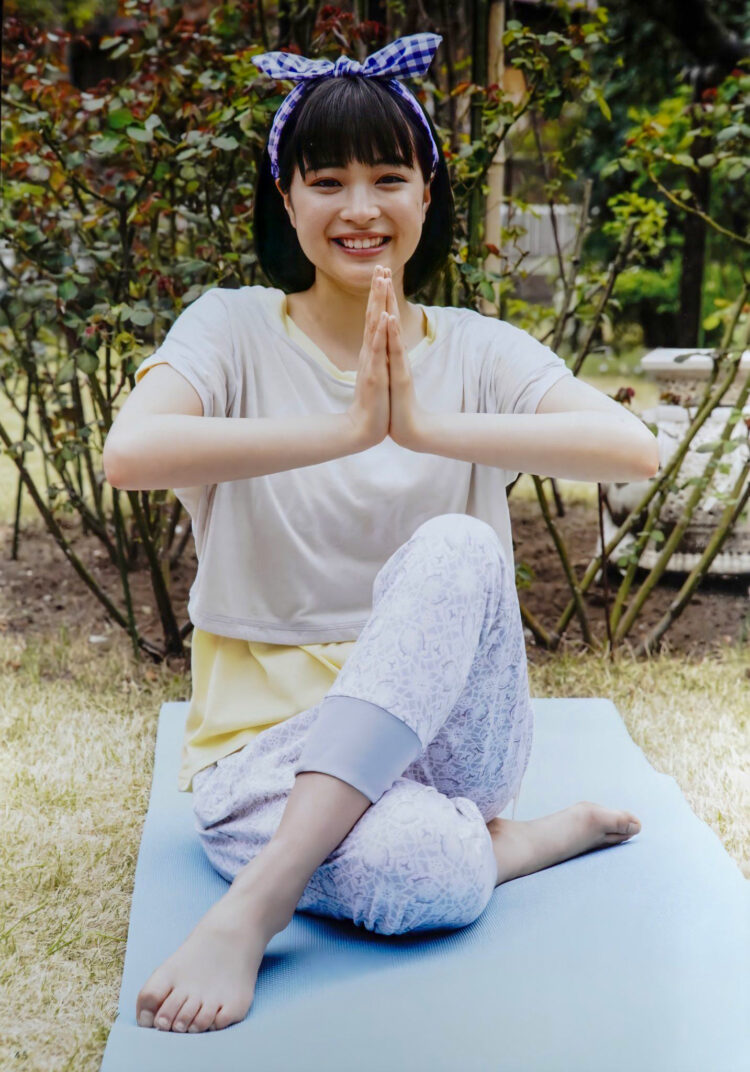 suzu hirose feet 5