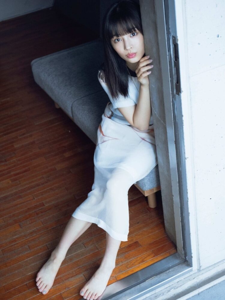 suzu hirose feet