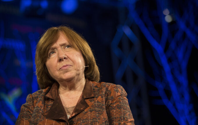 svetlana alexievich feet 5