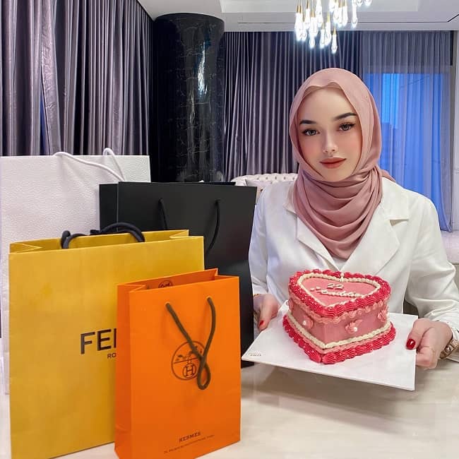 syasya rushdiena feet 5