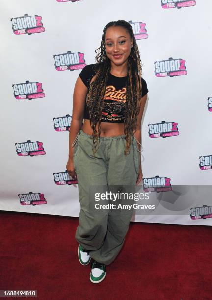 sydney bourne feet 2