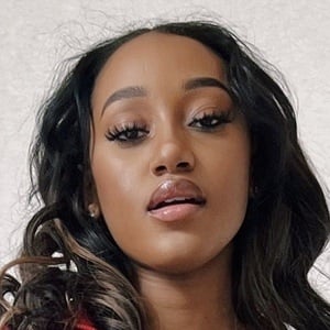 sydney bourne feet 3