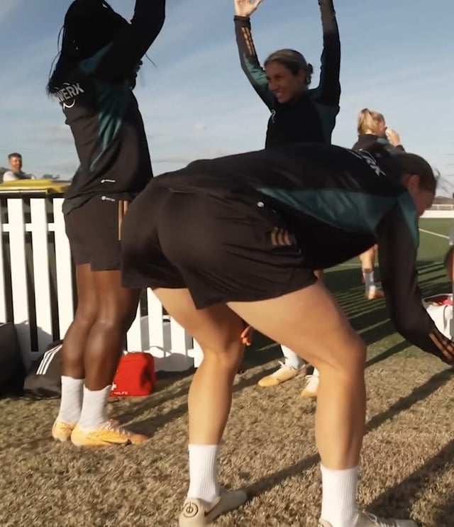 sydney lohmann feet 4