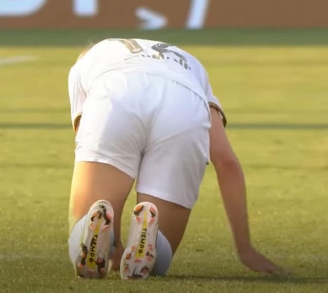 sydney lohmann feet 6