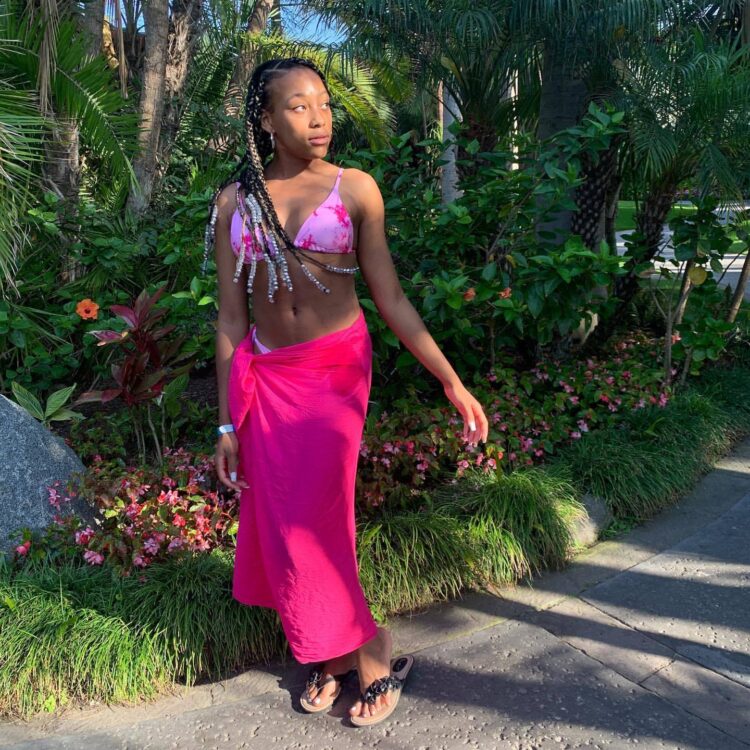 sydney mikayla feet 2