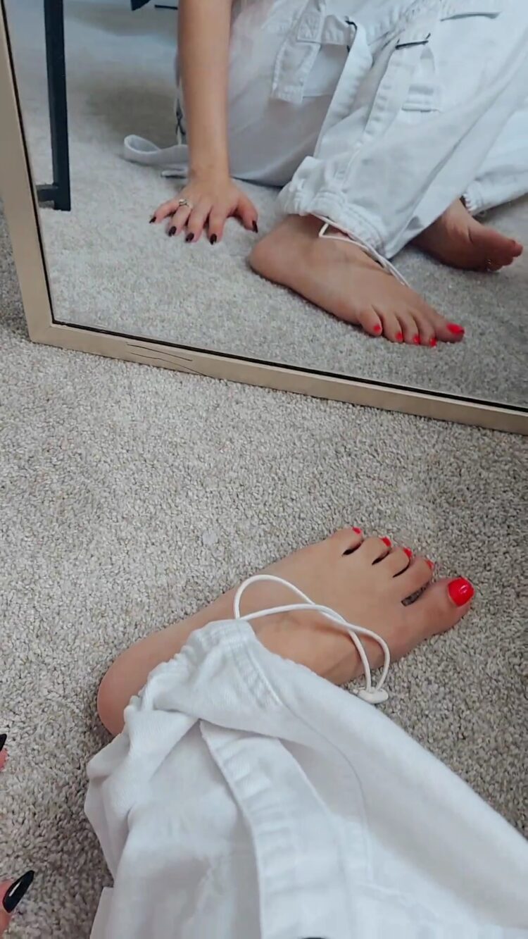sydney nicole feet 4