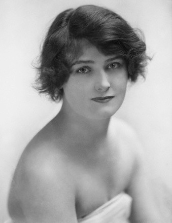 sydney reilly feet 4