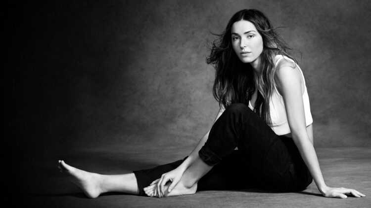 sydney schwartz feet 4