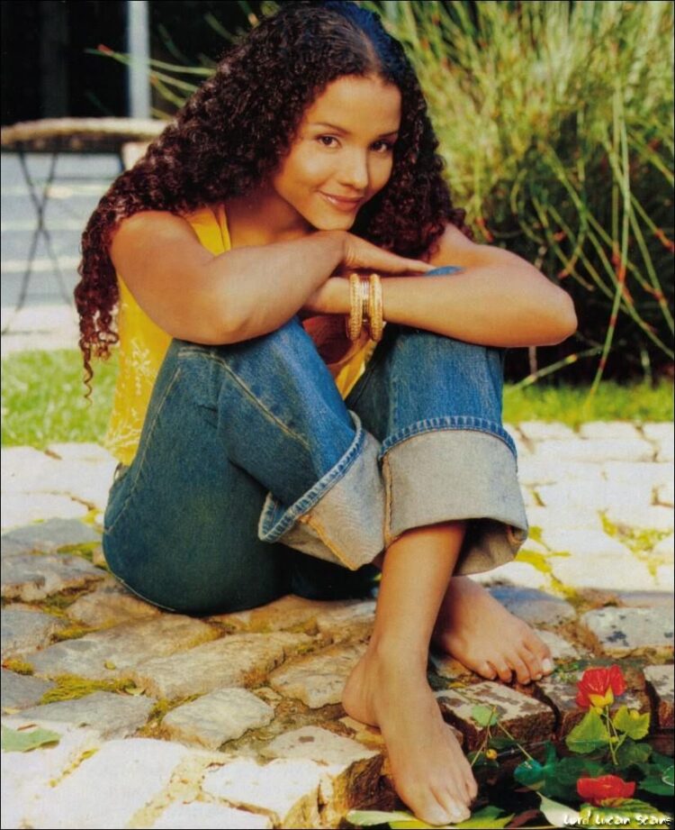 sydney tamiia poitier feet 5