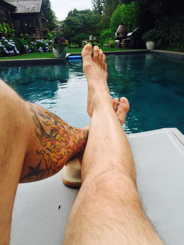 symon feet 3