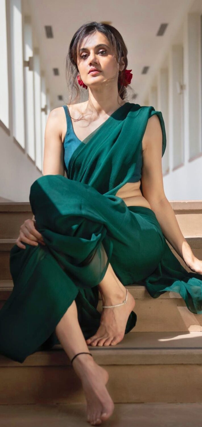 taapsee pannu feet 1